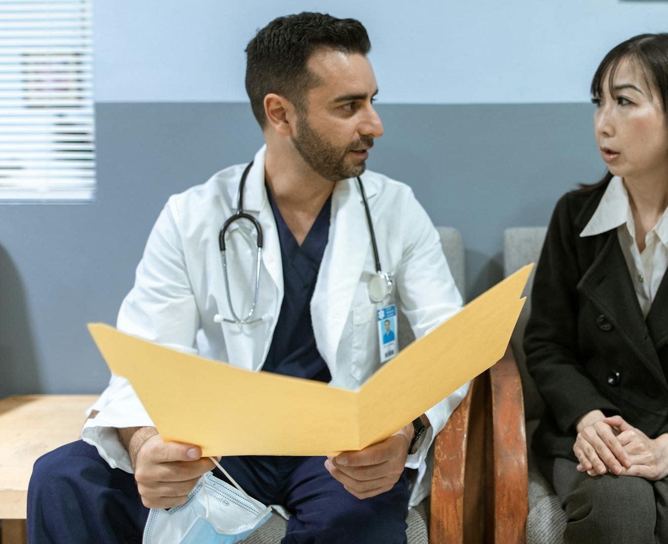 Arzt bespricht Verlaufswerte im Rahmen eines Disease-Management-Programms
